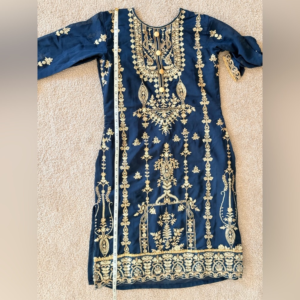 Elegant Emerald and Gold Embroidered Kurta and Pant - Picture 16 of 16
